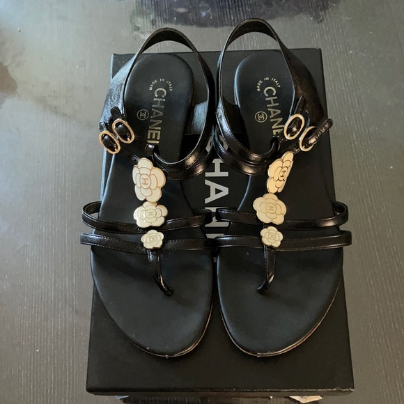 CHANEL Flat Sandals - Picture 3 of 8